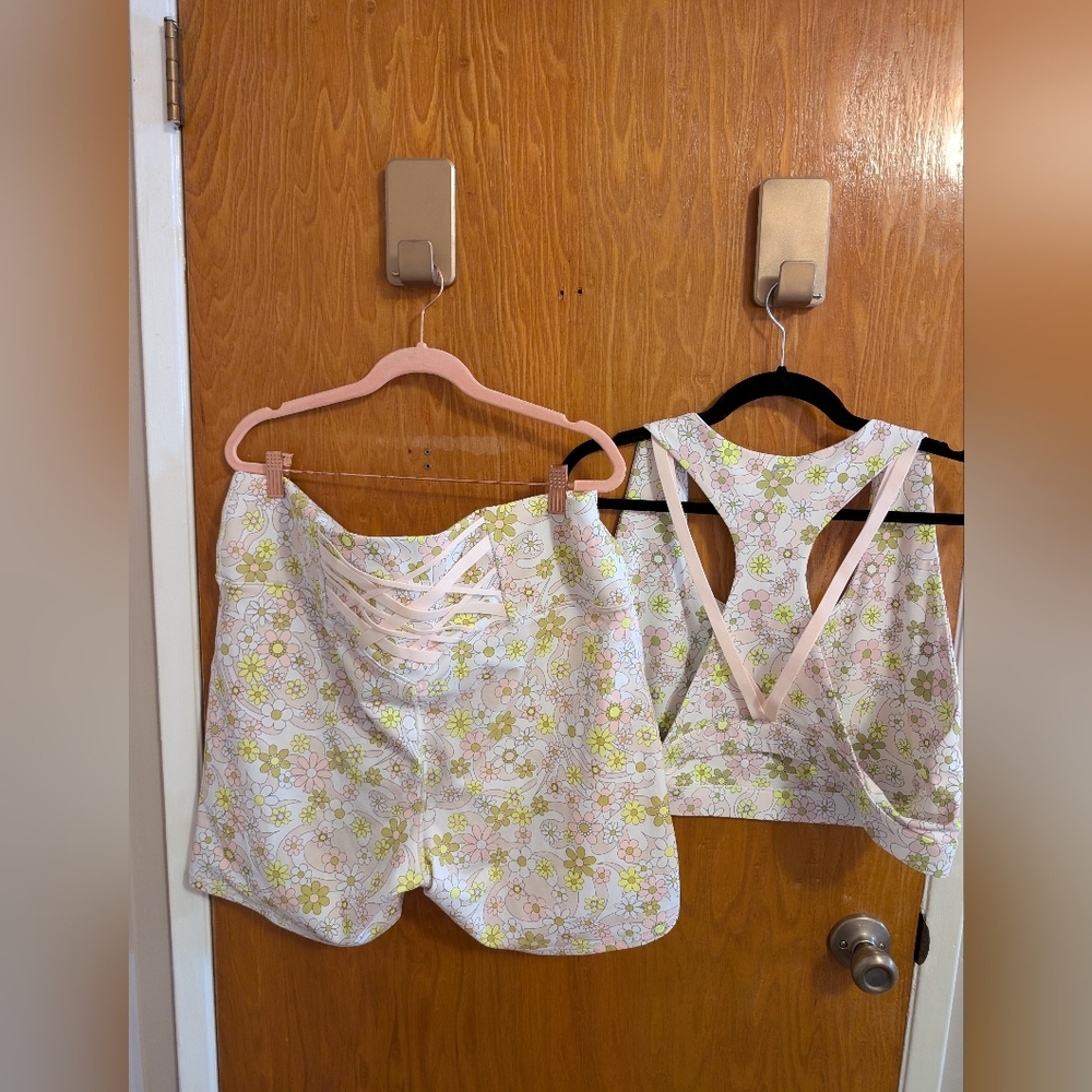 Fabletics Powerhold Retro Floral Activewear Set Sports Bra & Shorts Plus Size 3X - Picture 9 of 13